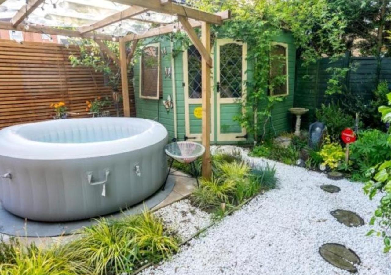 Cosy Garden Flat, Private Hot Tub & Four Poster Bed Apartment York Exterior photo